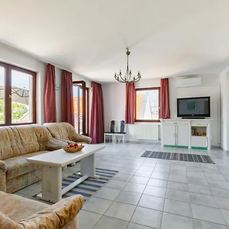 By Interhome Case de vacanță Tihany